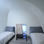 Gatto Bianco House Bed and Breakfast 3*