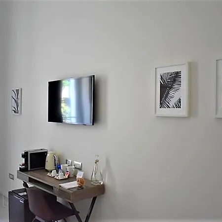 Gatto Bianco House Bed & Breakfast 3*