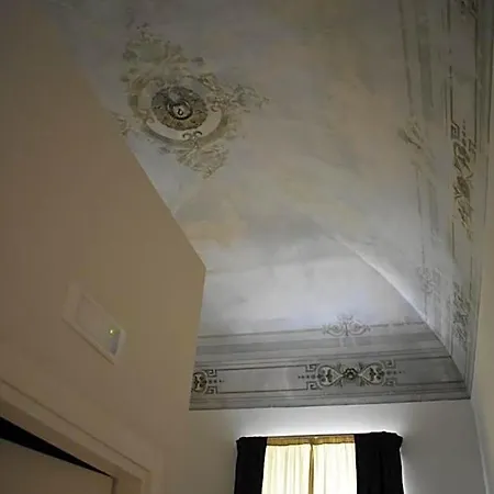 Gatto Bianco House Bed & Breakfast 3*